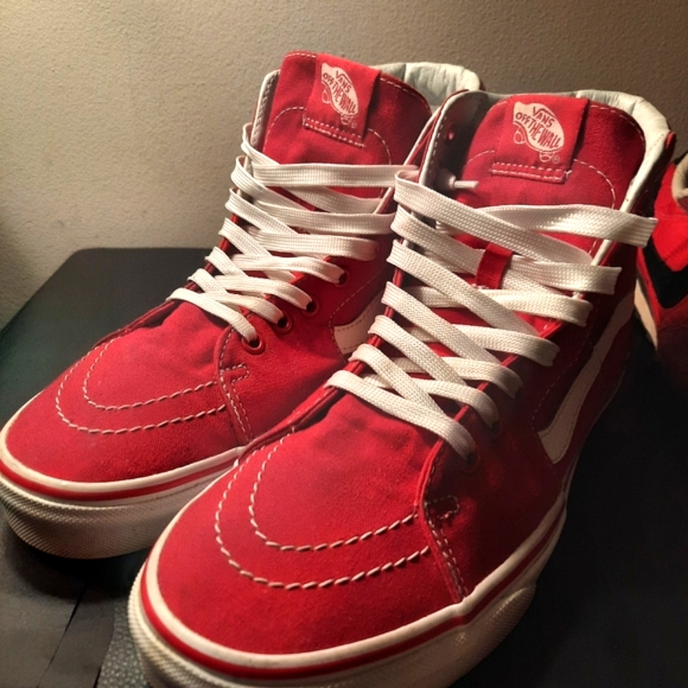 Vans Off The Wall HiTop skate Sneakers Red/White canvas, 9.5 men, great shape!
